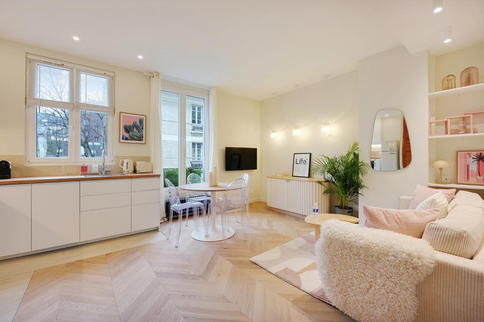 Comfy Suite By Les Maisons De Charloc Homes Boulogne-Billancourt Exterior photo